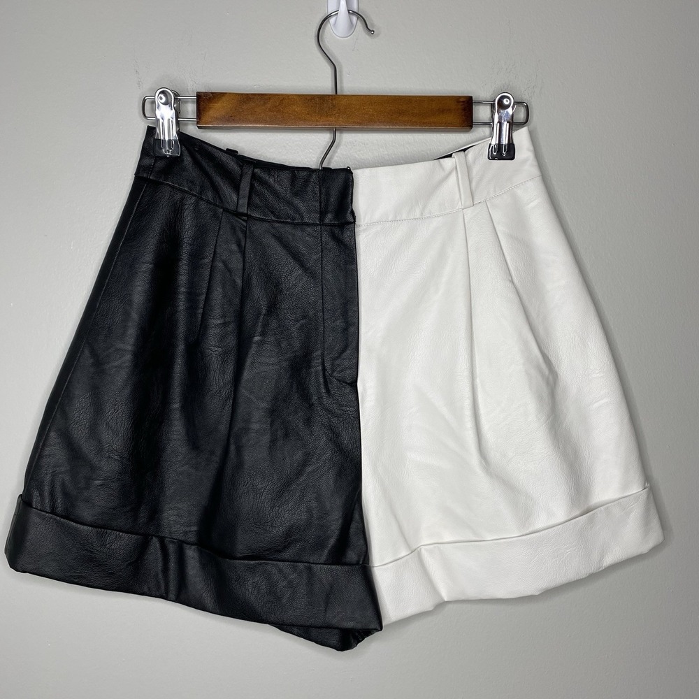 The Bar Revolve faux leather Shorts Women's Size‎ 4 Black White two-tone
